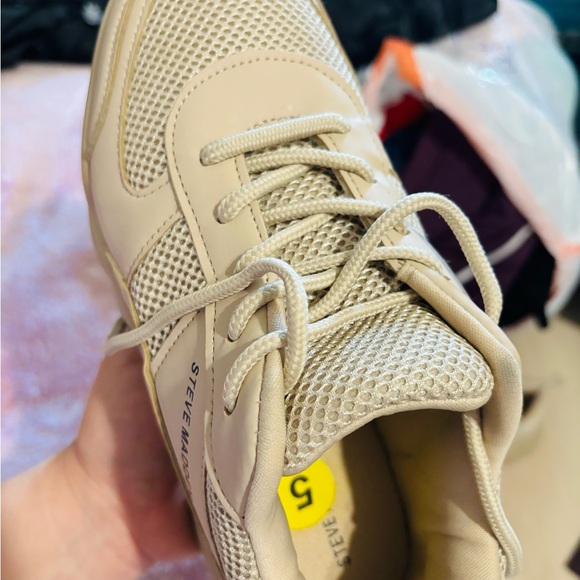 Tan color steve madden shoes - Picture 4 of 5